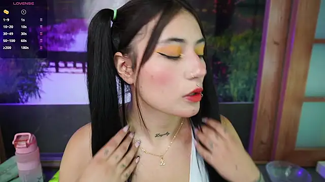 miss sharlotte18 online show from January 16, 2025, 6:06 pm