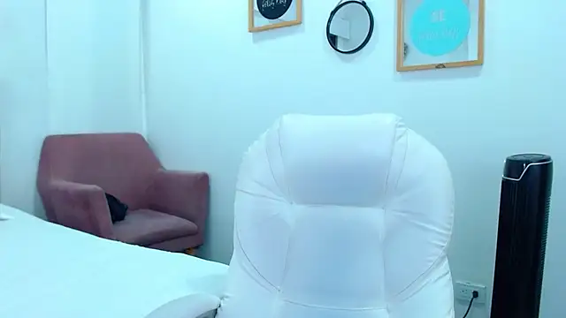 annylouis online show from January 9, 2025, 2:22 am