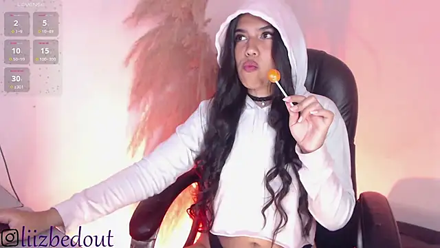 Snapshot of liz_bedoutxx chatting on November 15, 2025, 11:21 pm liz bedoutxx online show from November 15, 2025, 11:21 pm