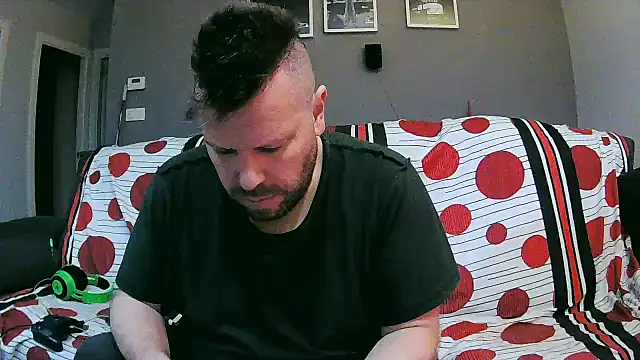 Snapshot of txan9876 chatting on December 2, 2025, 5:41 pm txan9876 online show from December 2, 2025, 5:41 pm