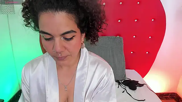Snapshot of nicolette_rock chatting on May 24, 2026, 12:32 pm nicolette rock online show from May 24, 2026, 12:32 pm