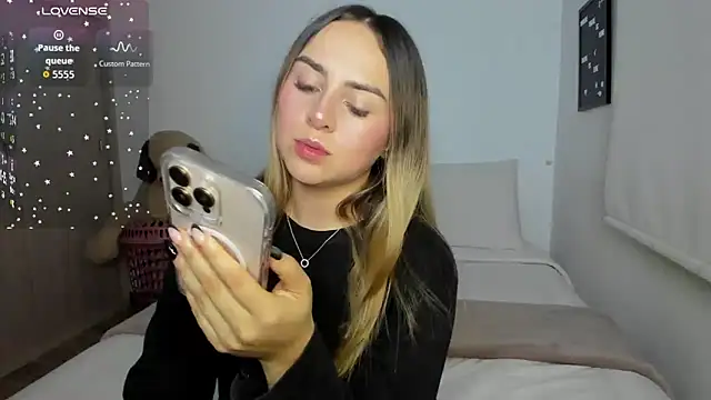 sophi mooreno online show from March 29, 2026, 1:05 am