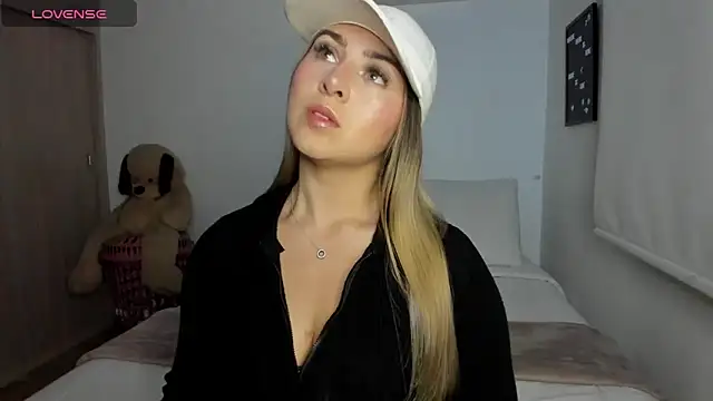 sophi mooreno online show from April 14, 2026, 12:49 am