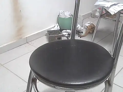 Snapshot of oliveira3tt chatting on November 3, 2025, 7:59 pm oliveira3tt online show from November 3, 2025, 7:59 pm