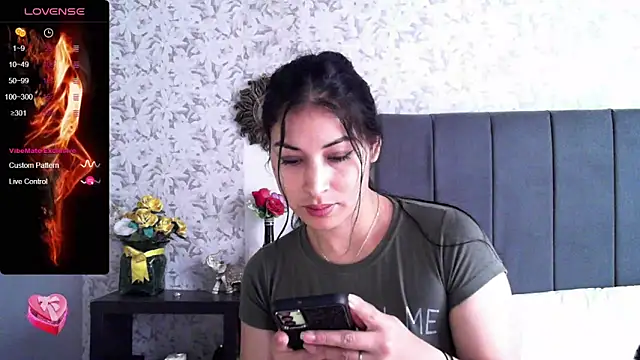 Snapshot of Sweet-Angie chatting on March 20, 2025, 7:57 pm Sweet-Angie online show from March 20, 2025, 7:57 pm