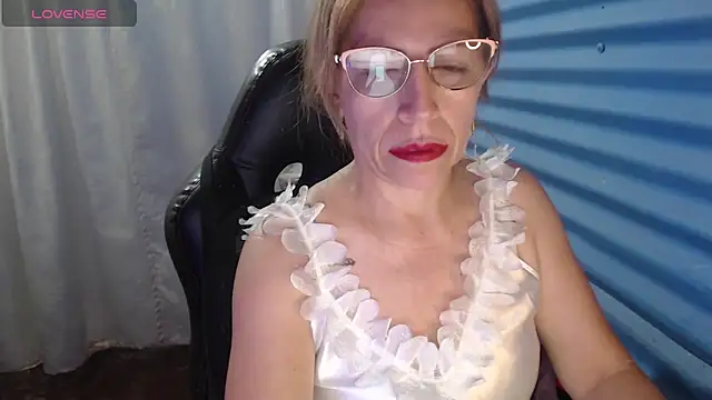 Chayla Ruiz online show from April 7, 2026, 11:21 am