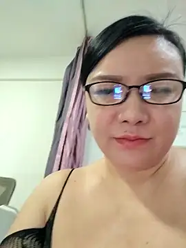 Snapshot of LILYsweetfcup chatting on May 5, 2026, 12:02 pm LILYsweetfcup online show from May 5, 2026, 12:02 pm