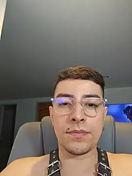 Snapshot of Jhoan_saenz chatting on September 25, 2025, 3:43 am Jhoan saenz online show from September 25, 2025, 3:43 am