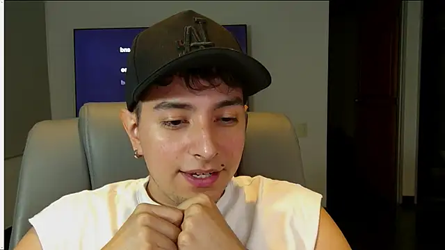 Snapshot of Jhoan_saenz chatting on October 8, 2025, 12:19 am Jhoan saenz online show from October 8, 2025, 12:19 am