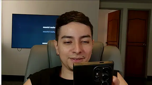 Snapshot of Jhoan_saenz chatting on October 9, 2025, 4:27 pm Jhoan saenz online show from October 9, 2025, 4:27 pm