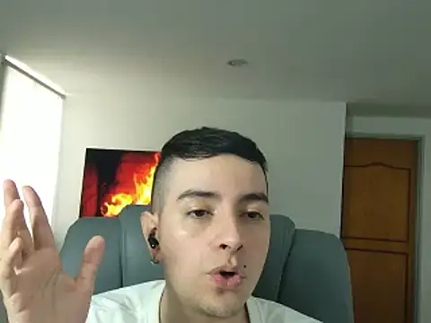 Snapshot of Jhoan_saenz chatting on October 19, 2025, 7:03 pm Jhoan saenz online show from October 19, 2025, 7:03 pm