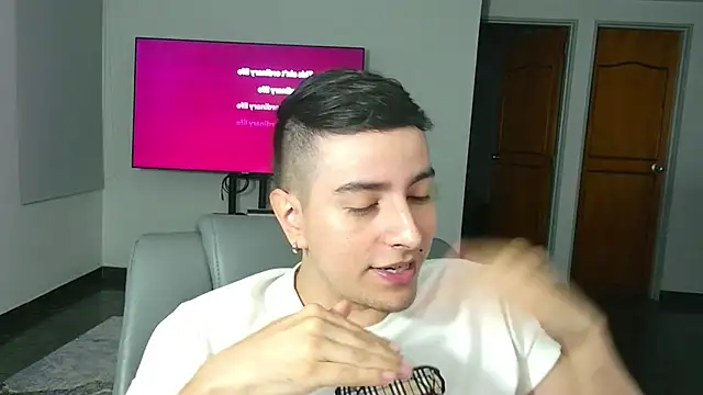 Snapshot of Jhoan_saenz chatting on October 21, 2025, 11:16 pm Jhoan saenz online show from October 21, 2025, 11:16 pm