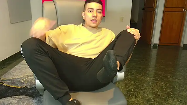 Snapshot of Jhoan_saenz chatting on October 24, 2025, 5:04 am Jhoan saenz online show from October 24, 2025, 5:04 am