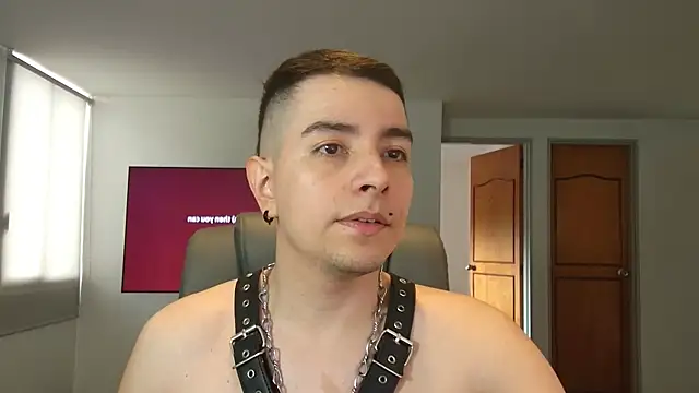 Snapshot of Jhoan_saenz chatting on October 31, 2025, 7:59 pm Jhoan saenz online show from October 31, 2025, 7:59 pm