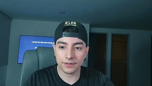 Snapshot of Jhoan_saenz chatting on November 7, 2025, 12:21 am Jhoan saenz online show from November 7, 2025, 12:21 am