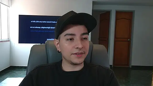 Snapshot of Jhoan_saenz chatting on November 8, 2025, 7:01 pm Jhoan saenz online show from November 8, 2025, 7:01 pm