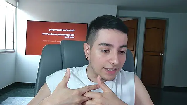 Snapshot of Jhoan_saenz chatting on November 9, 2025, 10:08 pm Jhoan saenz online show from November 9, 2025, 10:08 pm