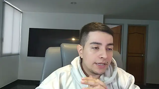 Snapshot of Jhoan_saenz chatting on November 11, 2025, 9:04 pm Jhoan saenz online show from November 11, 2025, 9:04 pm