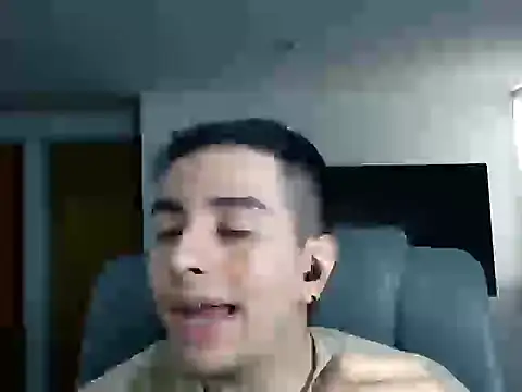 Snapshot of Jhoan_saenz chatting on November 15, 2025, 8:38 pm Jhoan saenz online show from November 15, 2025, 8:38 pm