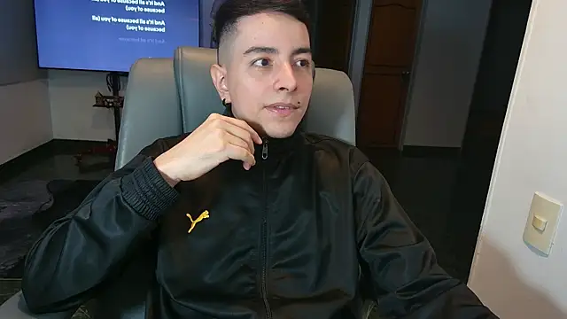 Snapshot of Jhoan_saenz chatting on November 19, 2025, 10:43 pm Jhoan saenz online show from November 19, 2025, 10:43 pm