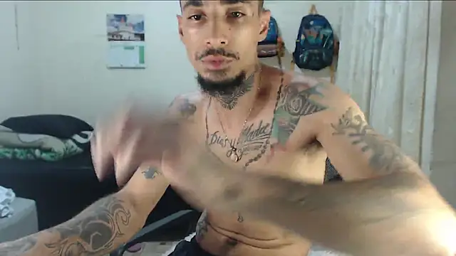 Snapshot of emiliano_hottt chatting on April 24, 2026, 8:55 pm emiliano hottt online show from April 24, 2026, 8:55 pm