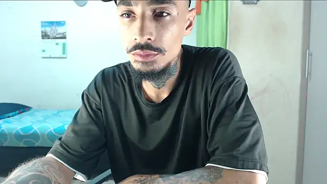 Snapshot of emiliano_hottt chatting on May 11, 2026, 2:56 pm emiliano hottt online show from May 11, 2026, 2:56 pm