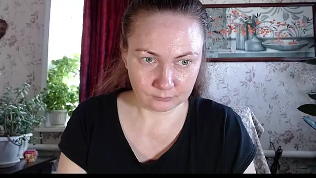 Snapshot of EmilyDoth chatting on May 4, 2026, 3:46 am EmilyDoth online show from May 4, 2026, 3:46 am