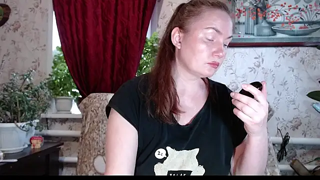 Snapshot of EmilyDoth chatting on May 5, 2026, 7:16 am EmilyDoth online show from May 5, 2026, 7:16 am