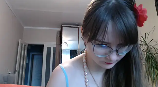 Snapshot of KiraGoldens chatting on February 14, 2025, 4:26 am KiraGoldens online show from February 14, 2025, 4:26 am