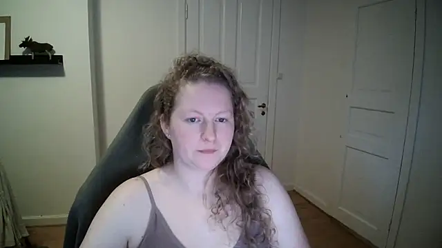 Girlnina-1995 online show from January 8, 2025, 12:37 pm