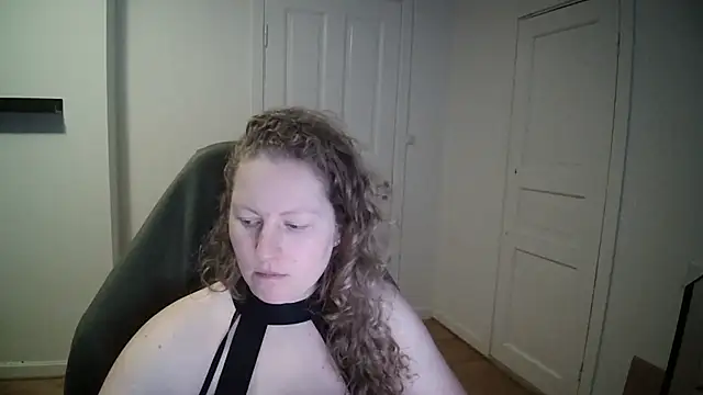 Girlnina-1995 online show from February 18, 2025, 2:38 pm