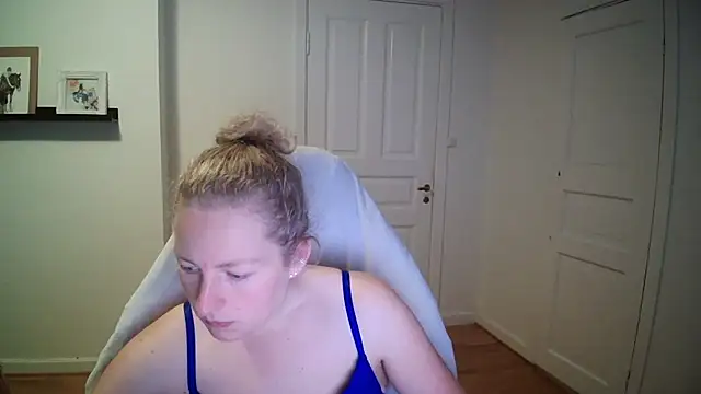 Girlnina-1995 online show from September 16, 2025, 2:29 pm