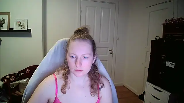 Girlnina-1995 online show from February 3, 2026, 8:19 am