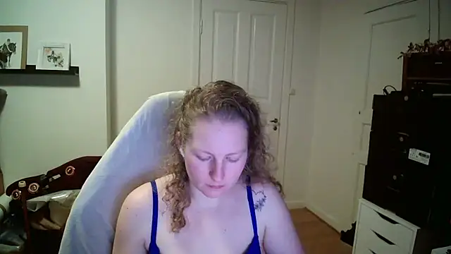 Girlnina-1995 online show from February 11, 2026, 10:04 pm