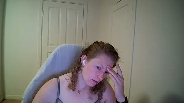 Snapshot of Girlnina-1995 chatting on May 12, 2026, 7:49 am Girlnina-1995 online show from May 12, 2026, 7:49 am