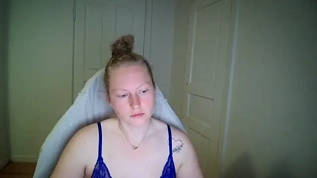 Snapshot of Girlnina-1995 chatting on May 20, 2026, 6:08 am Girlnina-1995 online show from May 20, 2026, 6:08 am
