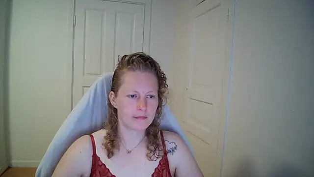 Snapshot of Girlnina-1995 chatting on May 21, 2026, 10:44 am Girlnina-1995 online show from May 21, 2026, 10:44 am