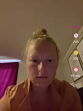 Snapshot of Girlnina-1995 chatting on June 15, 2026, 4:31 pm Girlnina-1995 online show from June 15, 2026, 4:31 pm