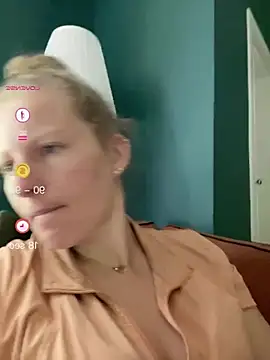 Snapshot of Girlnina-1995 chatting on June 22, 2026, 7:16 am Girlnina-1995 online show from June 22, 2026, 7:16 am