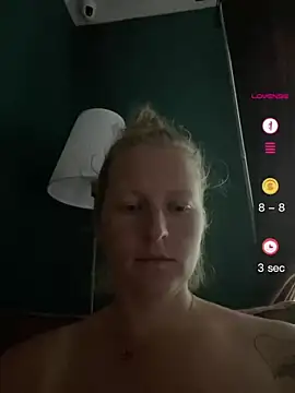 Snapshot of Girlnina-1995 chatting on June 24, 2026, 6:51 pm Girlnina-1995 online show from June 24, 2026, 6:51 pm