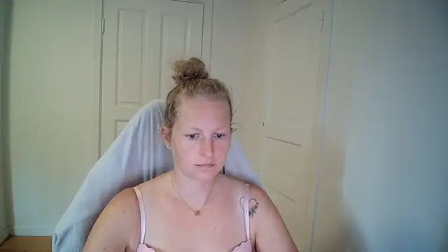 Snapshot of Girlnina-1995 chatting on July 20, 2026, 10:29 am Girlnina-1995 online show from July 20, 2026, 10:29 am