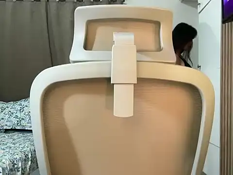 rihanna22 online show from January 7, 2026, 2:19 pm