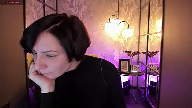 LorenDaze online show from February 13, 2026, 7:37 am