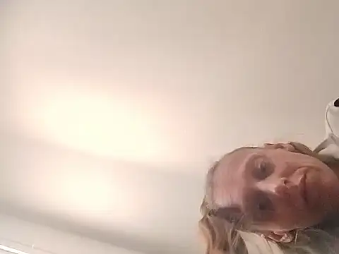 eatmeplease44 online show from September 27, 2025, 7:08 pm