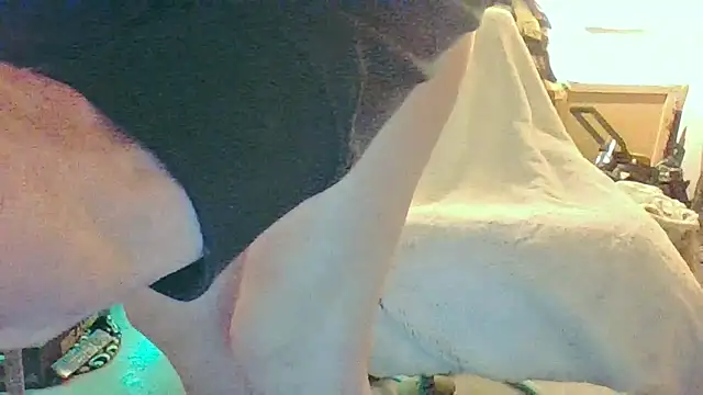 eatmeplease44 online show from September 28, 2025, 11:10 pm