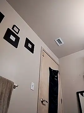 eatmeplease44 online show from February 12, 2026, 6:47 pm