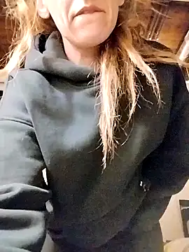 eatmeplease44 online show from March 8, 2026, 9:18 pm