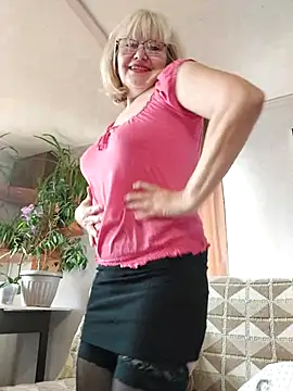 Snapshot of IrmaRose chatting on October 14, 2025, 7:31 am IrmaRose online show from October 14, 2025, 7:31 am