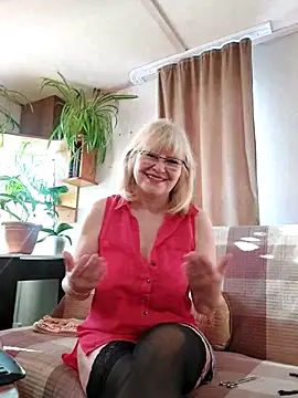 Snapshot of IrmaRose chatting on December 17, 2025, 6:19 am IrmaRose online show from December 17, 2025, 6:19 am