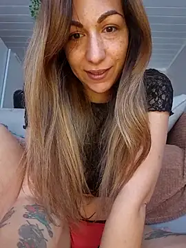 Snapshot of Lola-Roxx chatting on April 19, 2026, 7:51 am Lola-Roxx online show from April 19, 2026, 7:51 am